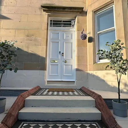 Stylish 3 Bed 2 Bath Ground Floor Main Door Flat In Marchmont *