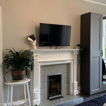 Stylish 3 Bed 2 Bath Ground Floor Main Door Flat In Marchmont *