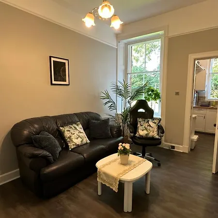 Stylish 3 Bed 2 Bath Ground Floor Main Door Flat In Marchmont