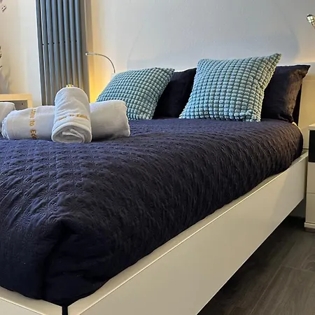 Stylish 3 Bed 2 Bath Ground Floor Main Door Flat In Marchmont * Edinburgh