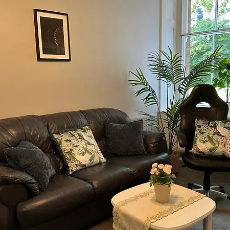 Апартаменты Stylish 3 Bed 2 Bath Ground Floor Main Door Flat In Marchmont Эдинбург