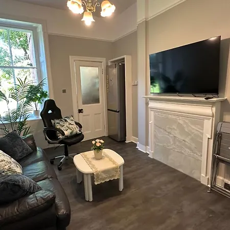 Stylish 3 Bed 2 Bath Ground Floor Main Door Flat In Marchmont Апартаменты Эдинбург