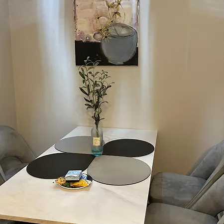 Stylish 3 Bed 2 Bath Ground Floor Main Door Flat In Marchmont Апартаменты