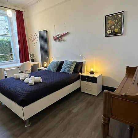 Апартаменты Stylish 3 Bed 2 Bath Ground Floor Main Door Flat In Marchmont *