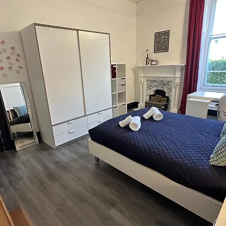 Stylish 3 Bed 2 Bath Ground Floor Main Door Flat In Marchmont Apartment