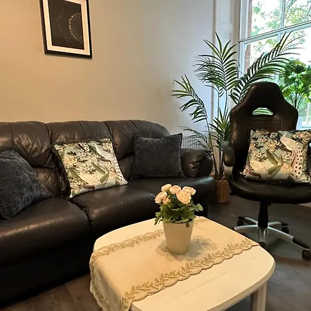 Apartment Stylish 3 Bed 2 Bath Ground Floor Main Door Flat In Marchmont *