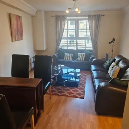 Quiet Classic In Apartament