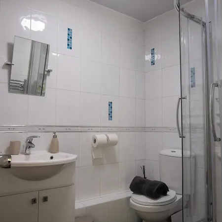 Three Bedrooms Flat In Old Town Edinburgh