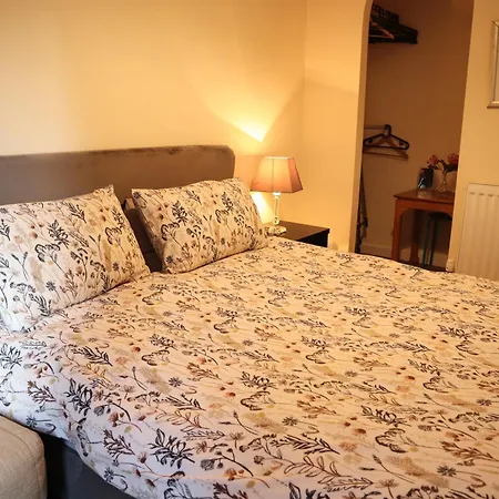 Three Bedrooms Flat In Old Town *