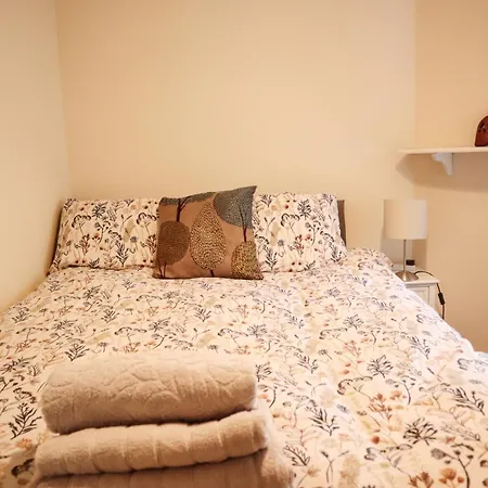 Three Bedrooms Flat In Old Town *