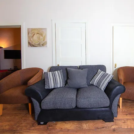 Stylish Victorian By Scenic Calton Hill Apartment Edinburgh