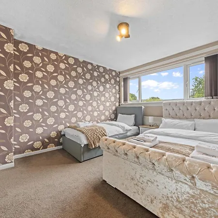 Strathalmond 4 Bedroom House - Holiday home *