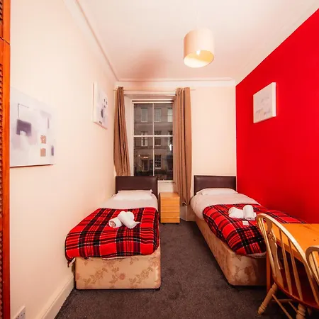 Bright & 4-bedroom Flat Near Calton Hill * Edinburgh