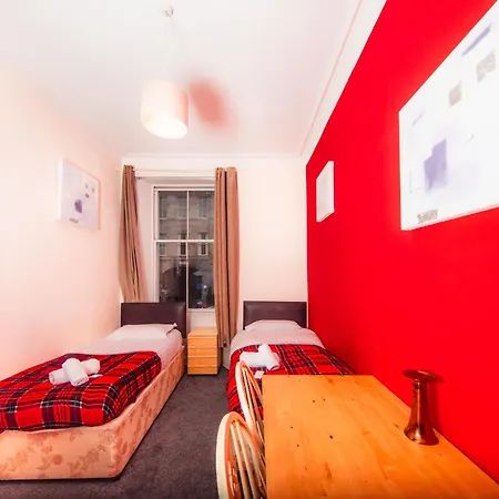 Bright & 4-bedroom Flat Near Calton Hill