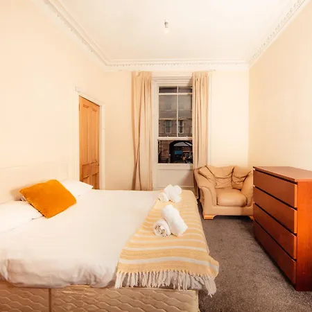 Bright & 4-bedroom Flat Near Calton Hill Apartment Edinburgh