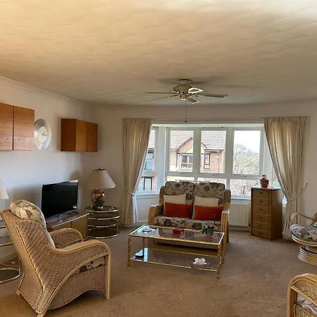 An Immaculate 3 Bedroomed In Edinburgh's Southside