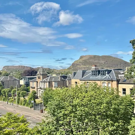 Scot Townhouse بيت ضيافة 4*