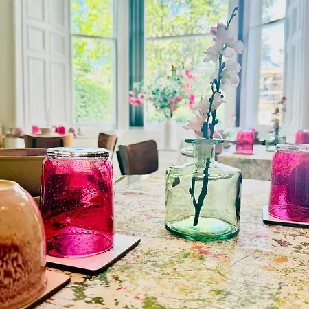 Scot Townhouse بيت ضيافة 4*