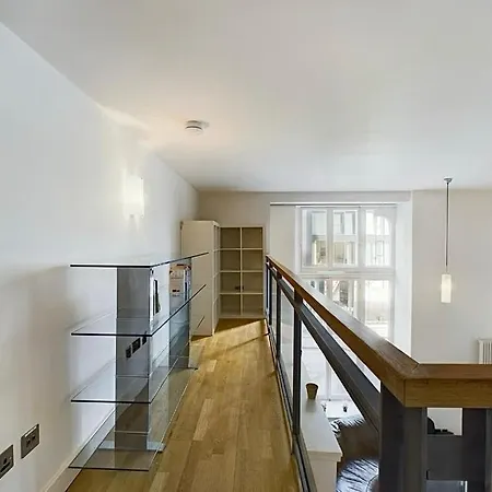 Apartment Charming Modern Central Apartment *