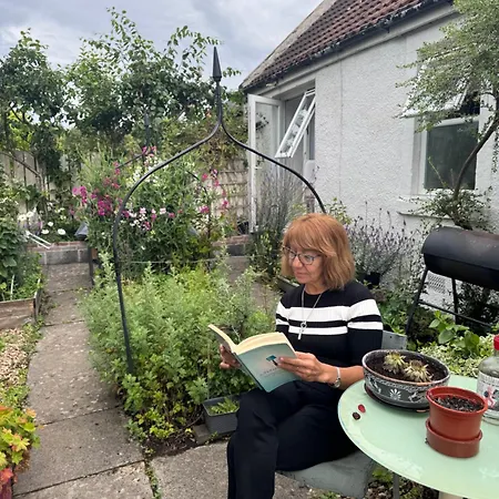 Charming 3 Bed , Private Budget , Free Street Parking , Fibre Optic Internet , Garden Couette-café Édimbourg