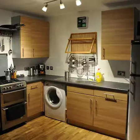 Apartment 2-bed Seaside - Sleeps 5 & Free Parking Edinburgh