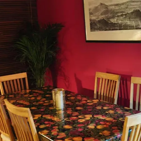 Appartement 2-bed Seaside - Sleeps 5 & Free Parking *