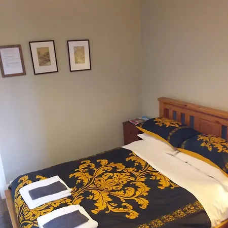 The City- Braveheart House * Эдинбург