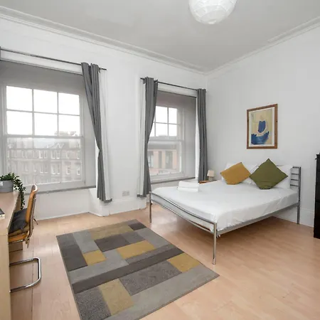 Centre Ideal For Festival * Edinburgh