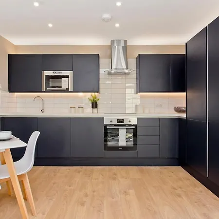 Modern 2 Bedroom With Parking Edinburgh