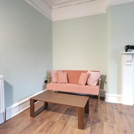 Stylish Top-floor Flat - Leith 爱丁堡