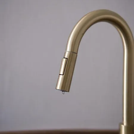 Stylish Top-floor Flat - Leith 爱丁堡