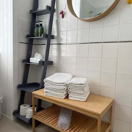 Quiet Garden View 2br Center Near Fringe *