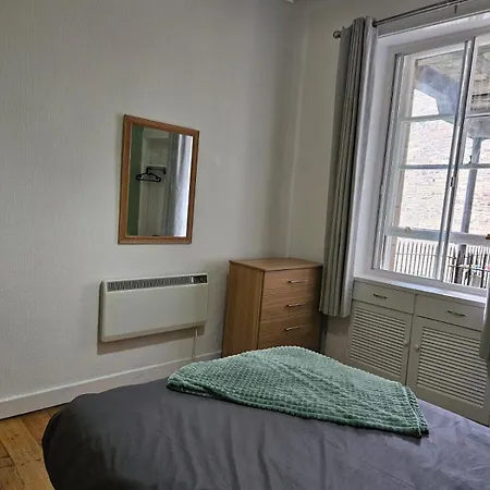 Charming And Traditional Flat Near Meadows شقة