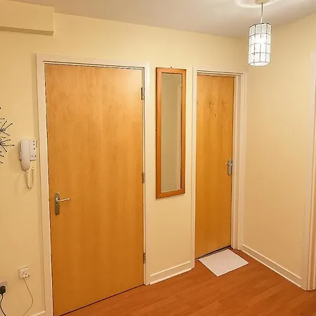 Modern 2br Flat With Ensuite, Balcony, Free Parking Edinburgh
