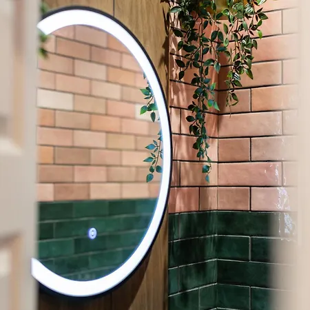 Centre Meadowside *
