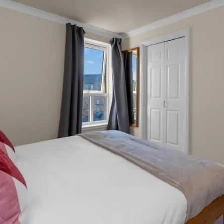 2 Bedroom In Haymarket, Edinburgh, With Free Parking