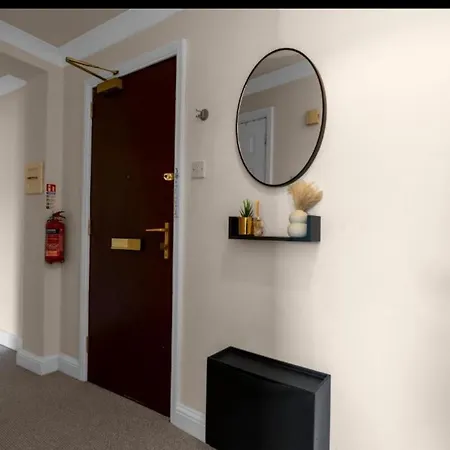 2 Bedroom In Haymarket, Edinburgh, With Free Parking شقة إدنبرة
