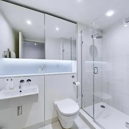Large Modern 1-bed Διαμέρισμα *