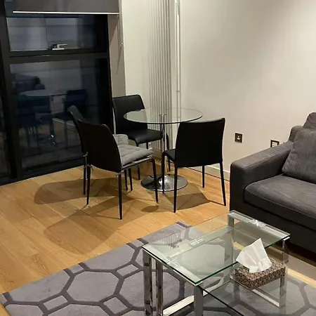 Διαμέρισμα Large Modern 1-bed
