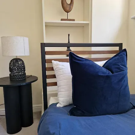 Bright 2 Bedroom Flat Edinburgh Διαμέρισμα *