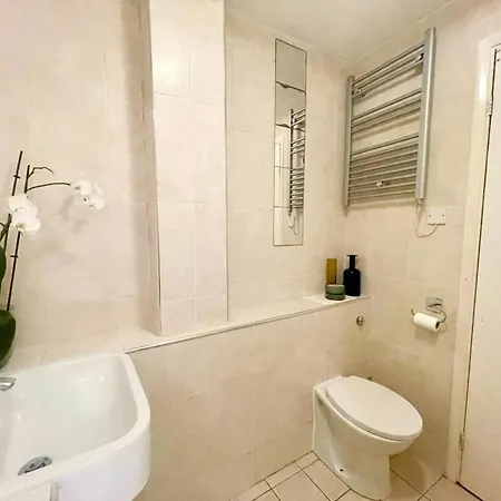 公寓 Charming 1 Bedroom Flat In With Free Parking *