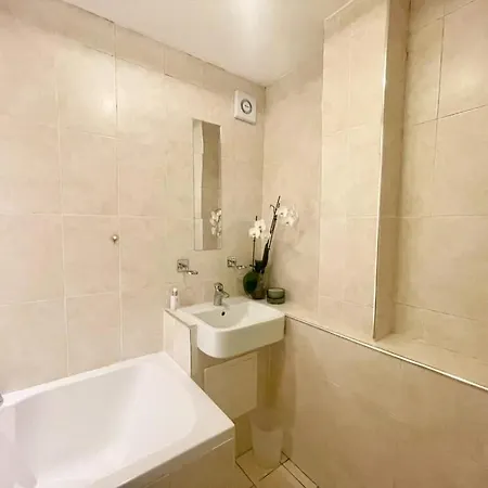 公寓 Charming 1 Bedroom Flat In With Free Parking