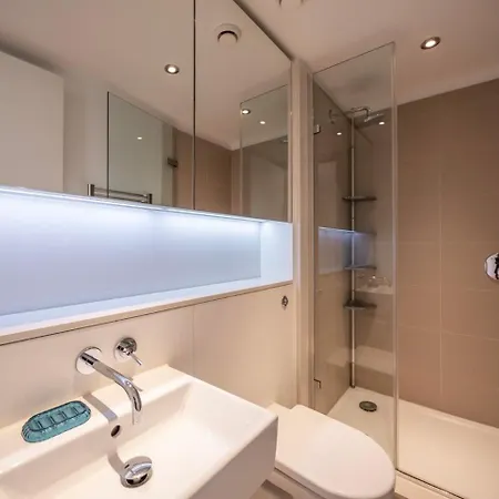 Daire Modern Stylish Quartermile Garden View