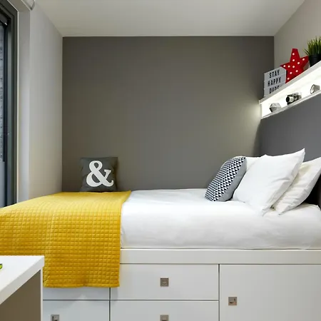 Modern In Lejlighed Edinburgh