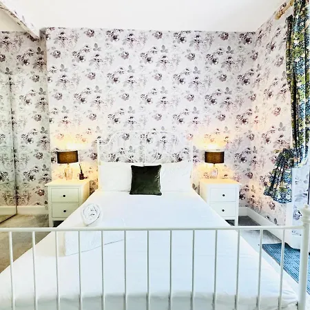 Centre Escape With Private Garden *