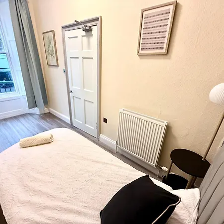 The Handy Hub Luxury Victorian - Fast Wifi &