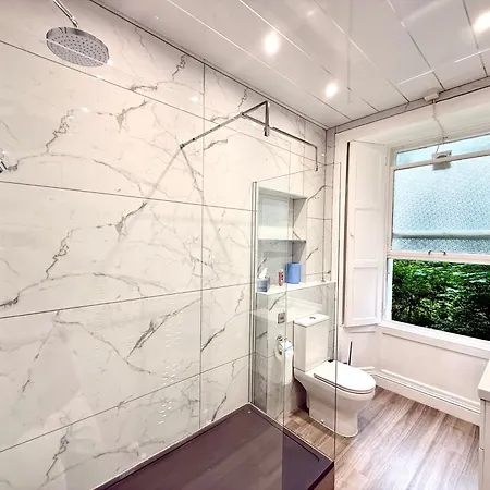 The Handy Hub Luxury Victorian - Fast Wifi & *