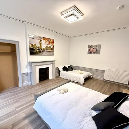 The Handy Hub Luxury Victorian - Fast Wifi & *