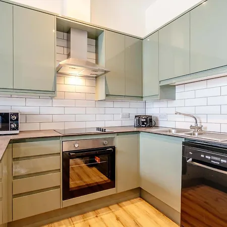 Huge 8b Centre Stay-16 Groups Apartment Edinburgh