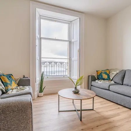 Huge 8b Centre Stay-16 Groups Edinburgh